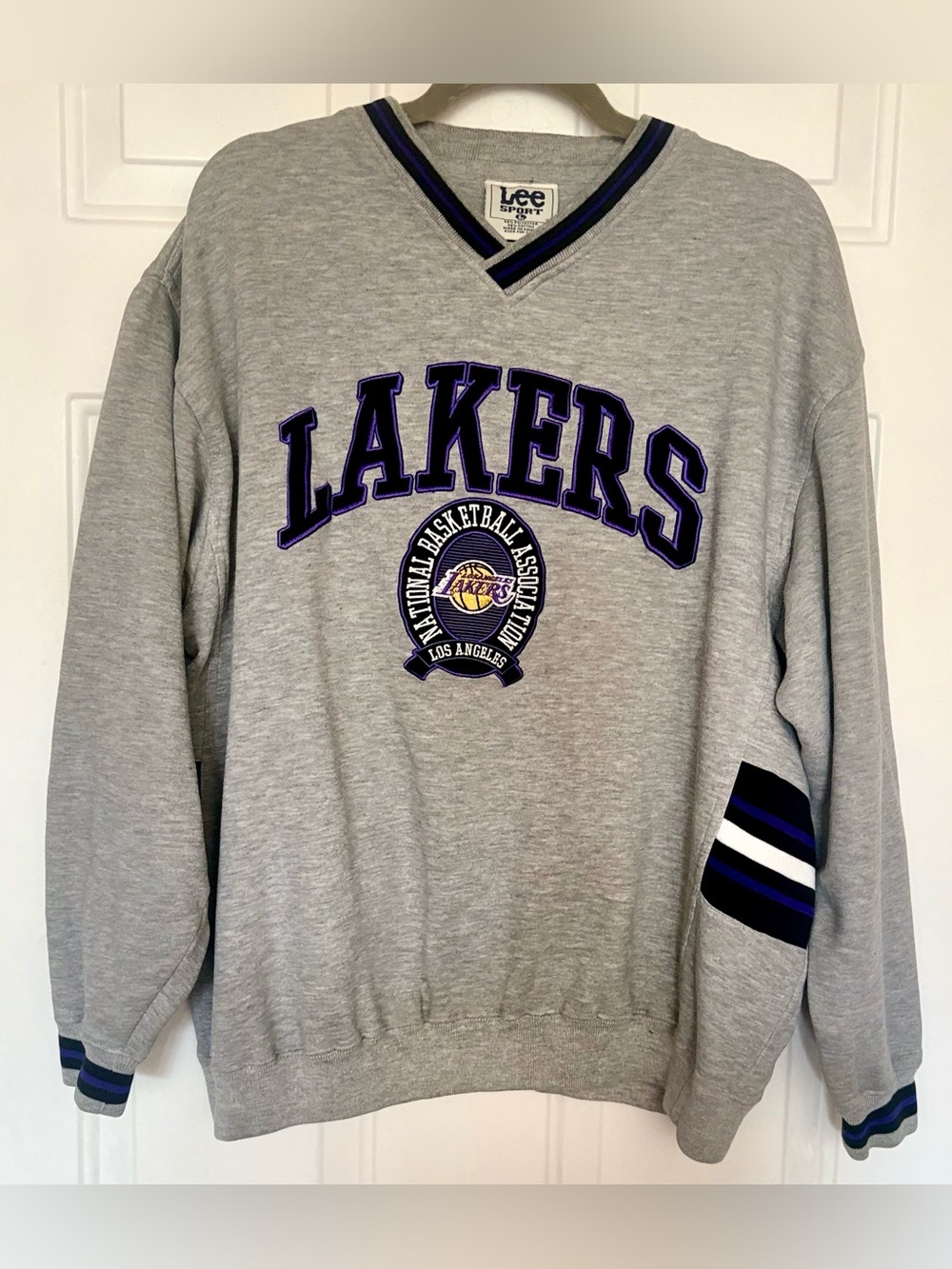 Vintage 90’s LA Lakers Crew Lee Sport NBA Embroidered Sweatshirt Unisex Large